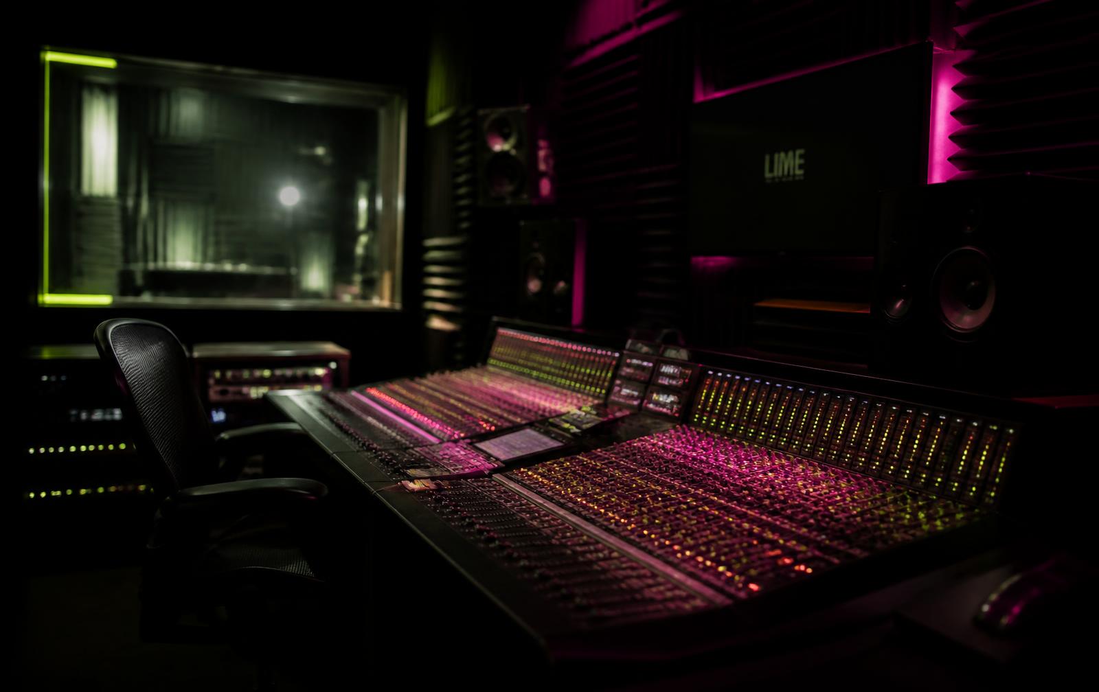Console de mixage du studio JK PROD